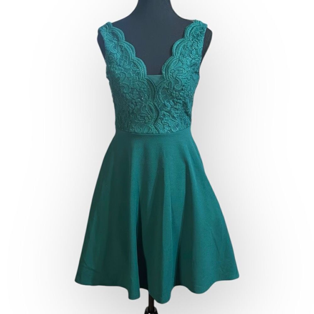 NWOT City Triangles Womens Green Lace Mini Dress Size XS Juniors